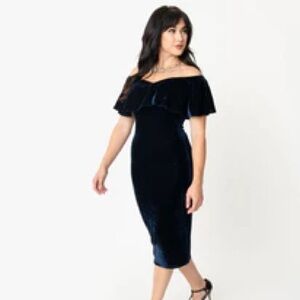Unique Vintage Navy Blue Velvet Off Shoulder Sophia - Size: 6/8